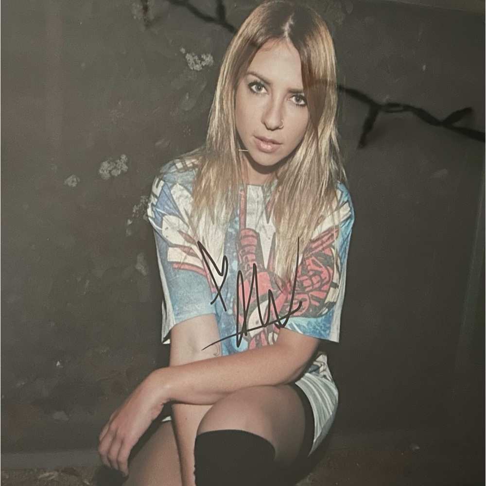 SIGNED ALISON WONDERLAND PHOTO